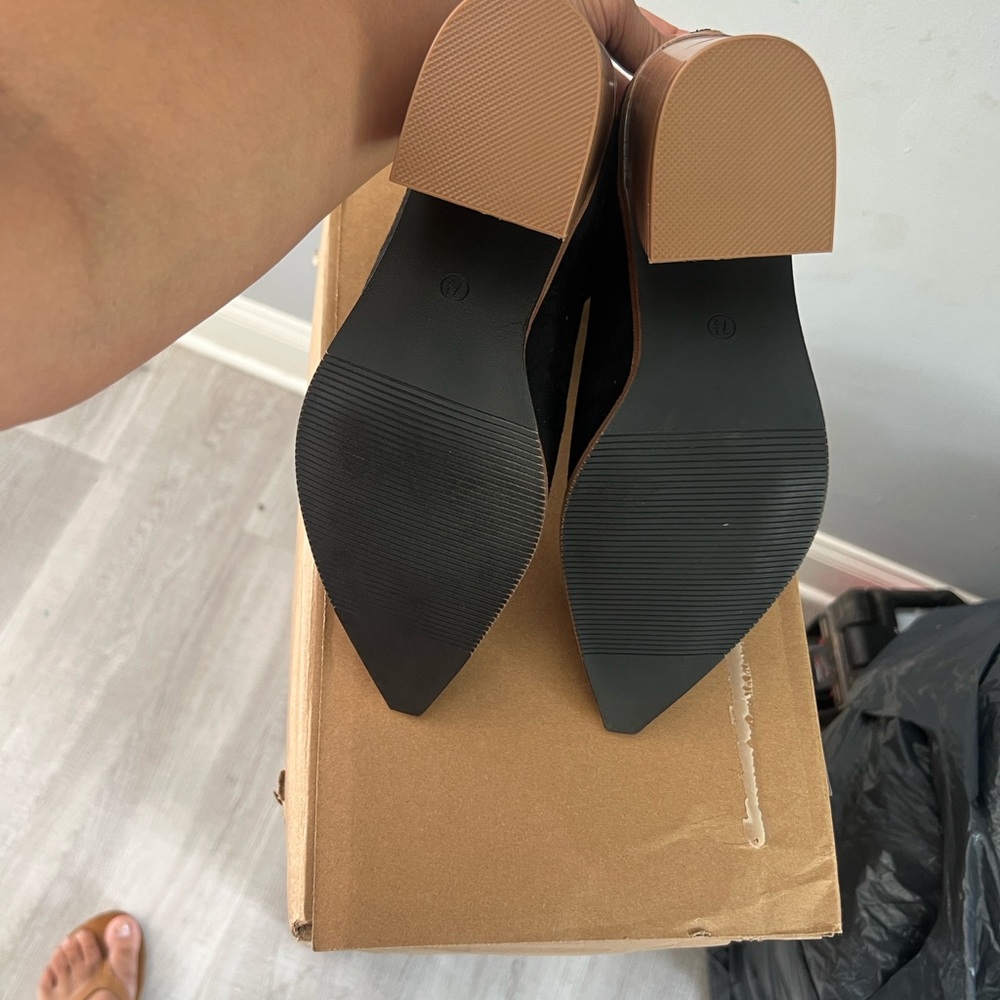 Chic Black Suede Ankle Booties - Picture 6 of 9